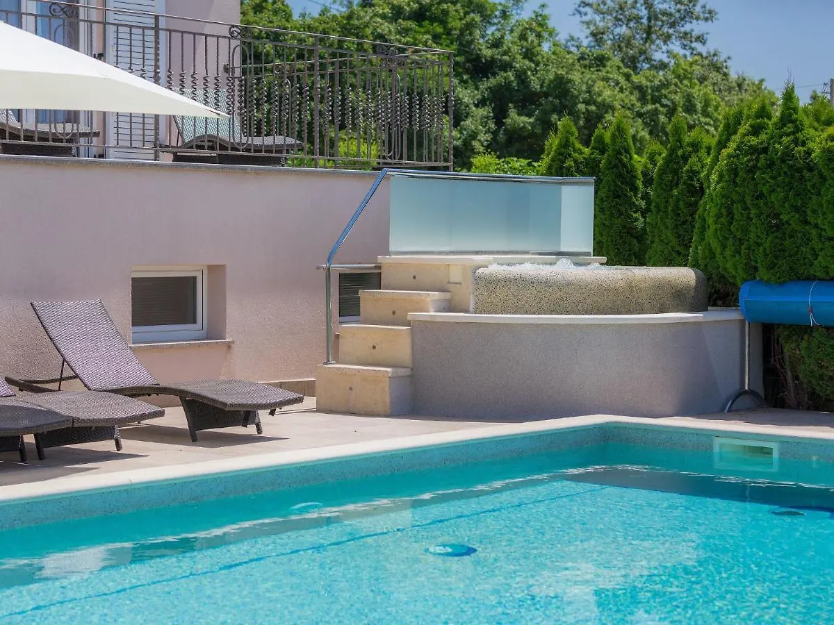 Holiday Home Villa Vela - Pul451 By Interhome Šišan